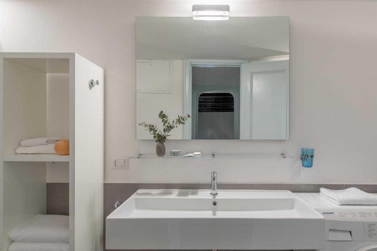 Iflat Pantheon Historic Two-Story Apartment Rome Buitenkant foto