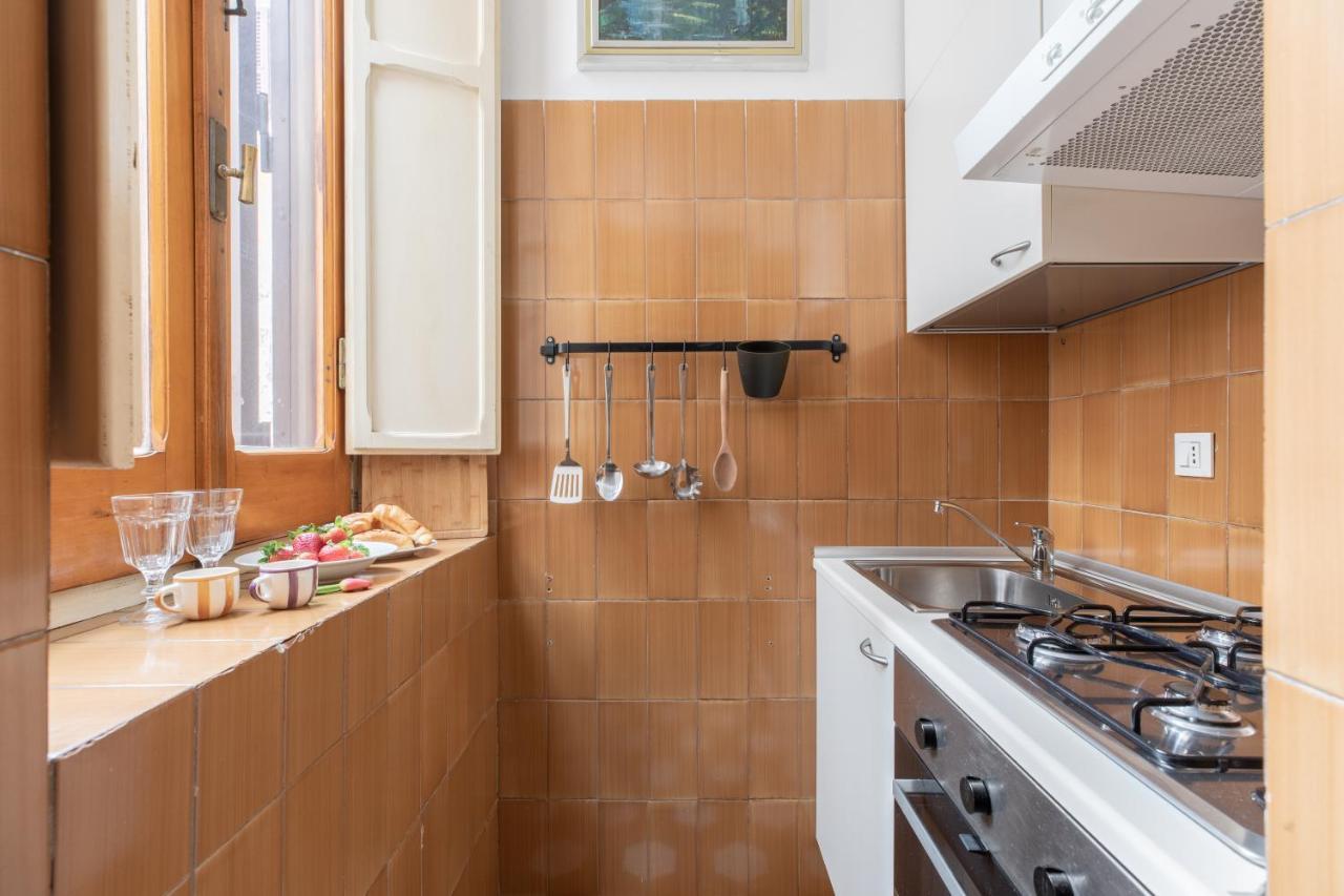 Iflat Pantheon Historic Two-Story Apartment Rome Buitenkant foto